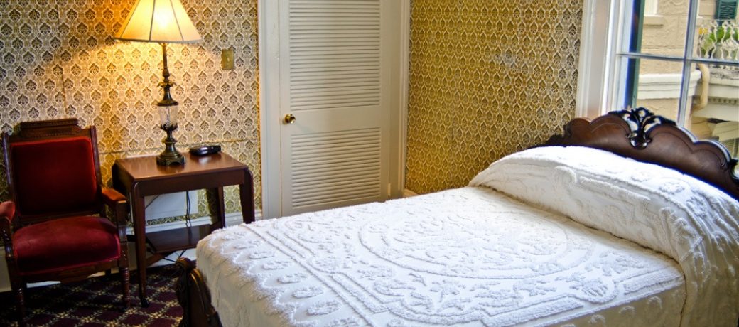 905 Royal Hotel New Orleans bedroom